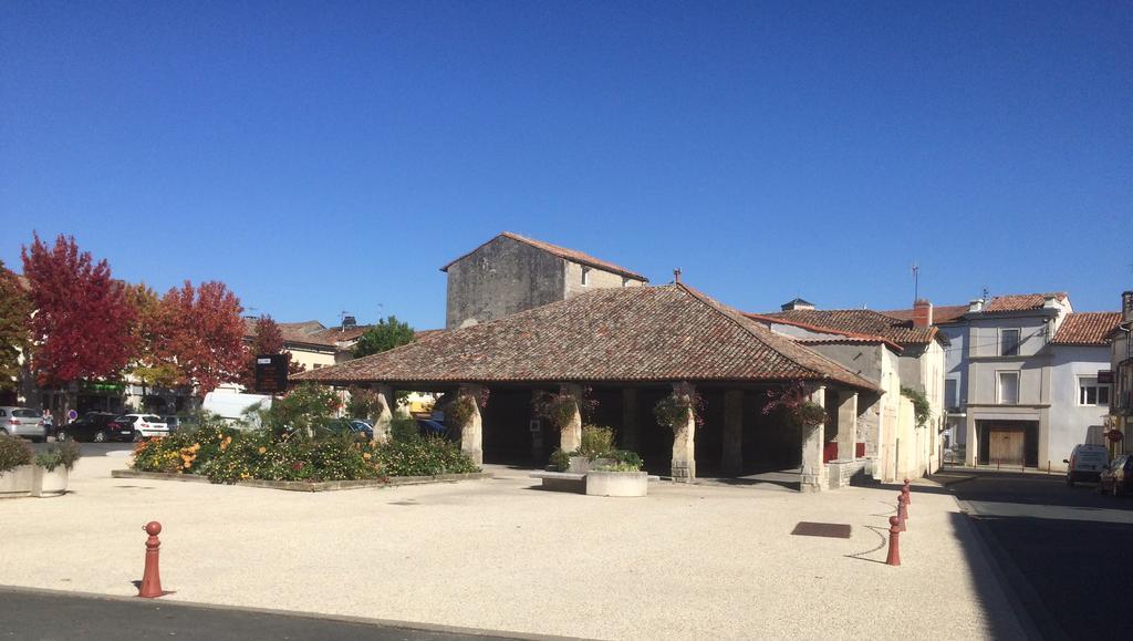 La Petite Maison Crezieres Exteriör bild